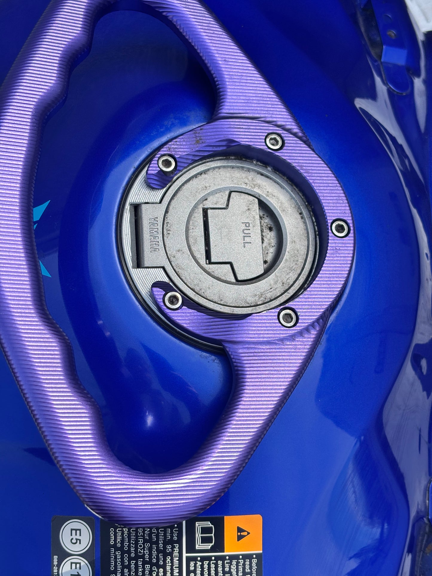 Poignée maintien réservoir yamaha mt 09 2021-2024