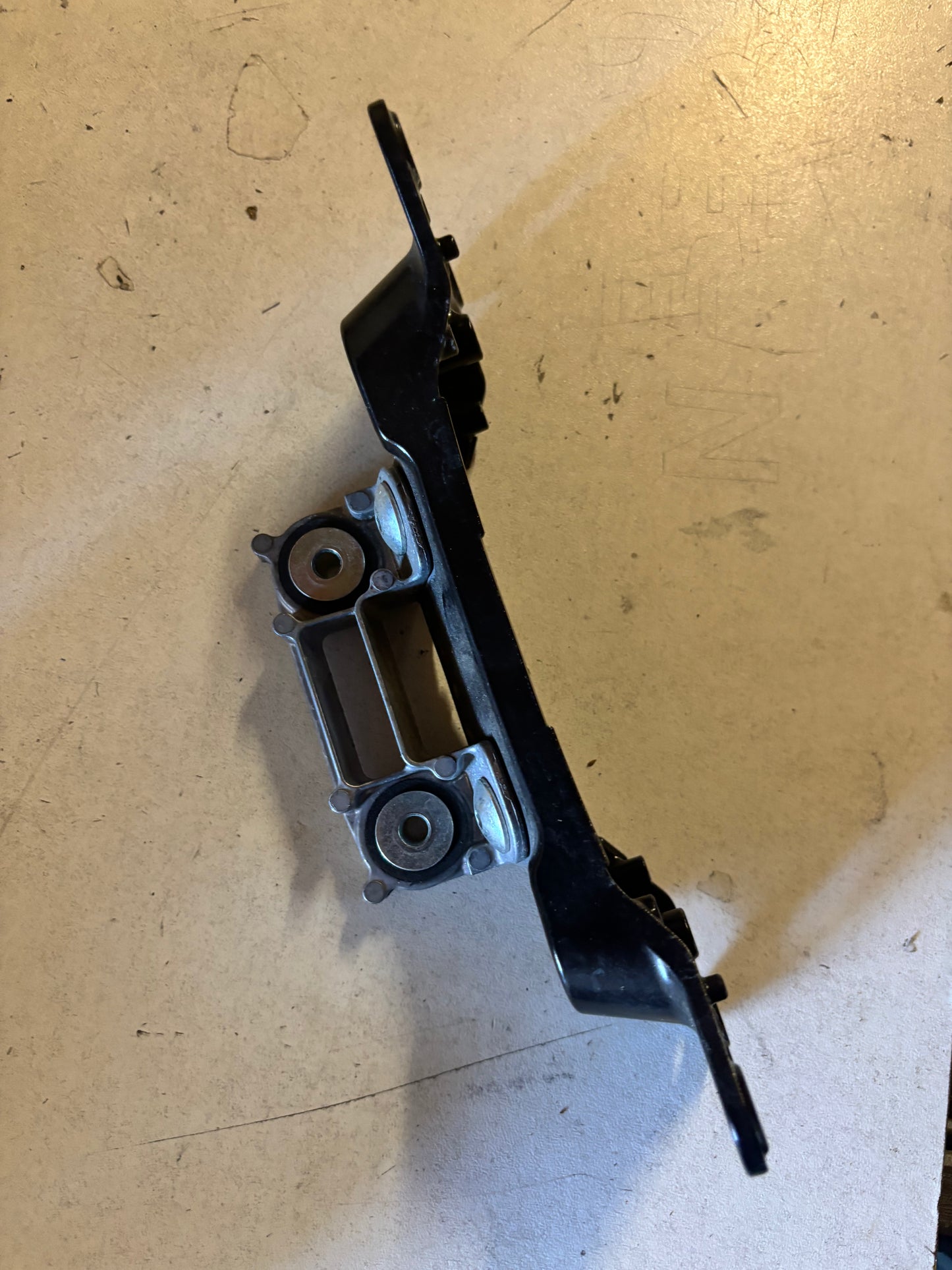 Support réservoir selle  yamaha mt 09 2021-2024