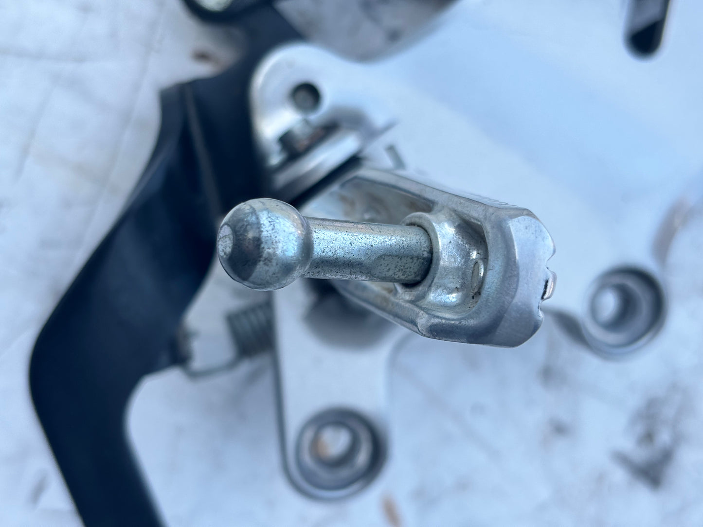 Platine avant droite pédale de frein mt 09 2021-2024