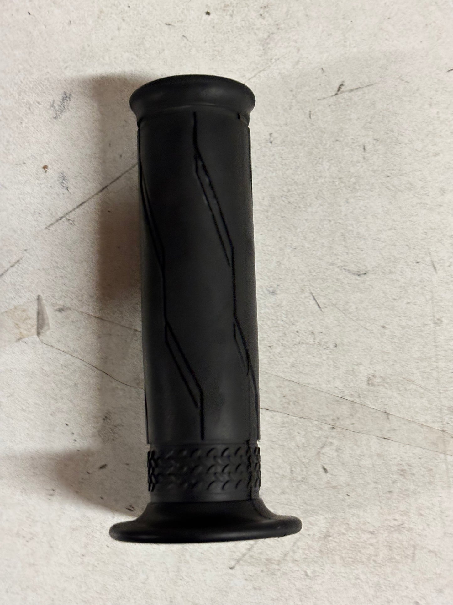 Poignée droite  caoutchouc  yamaha mt 09 2021-2024