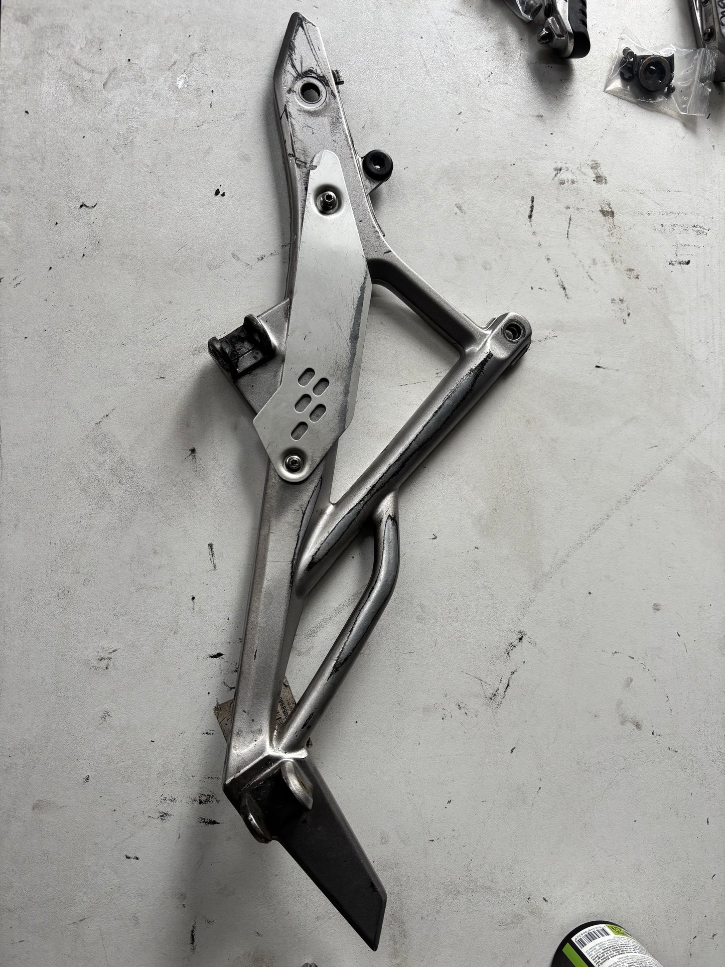 Linke Fußrastenplatte Kawasaki ER6N ER6F 2009/2011