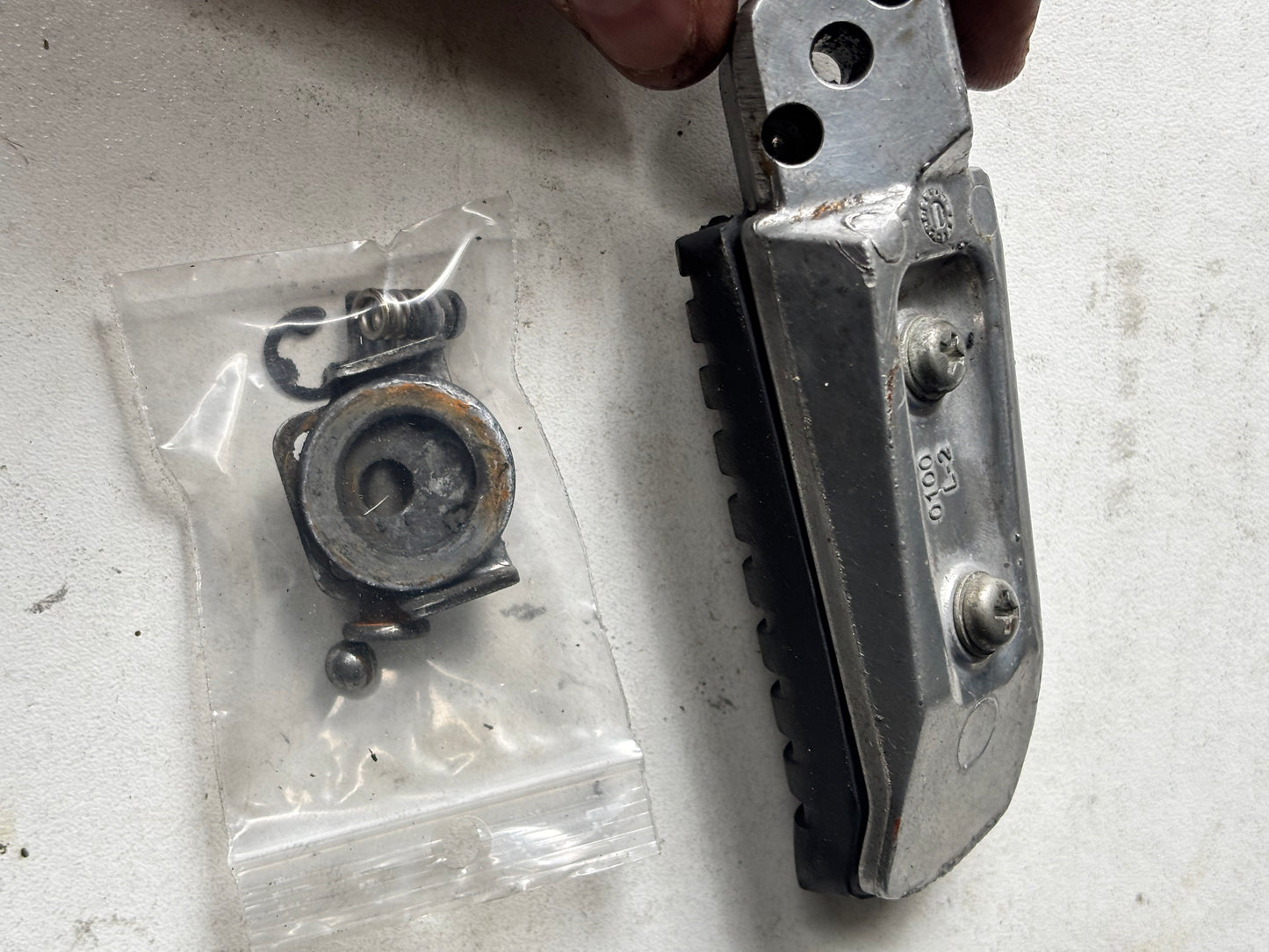 Repose cale pied arrière passager gauche kawasaki er6n er6f 2009-2016