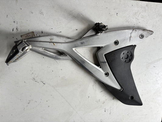 Platine repose cale pied gauche kawasaki er6n er6f 2005/2008