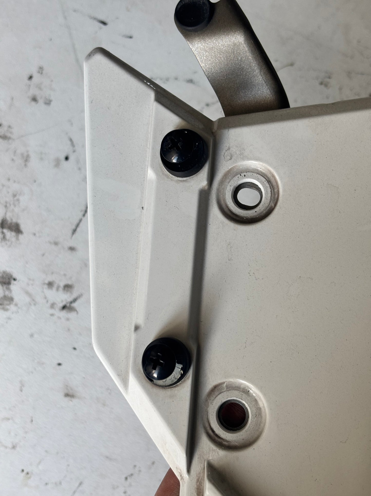 Couvercle Support Bulle pare brise Yamaha tracer 900 2015/2017 2PP8436900