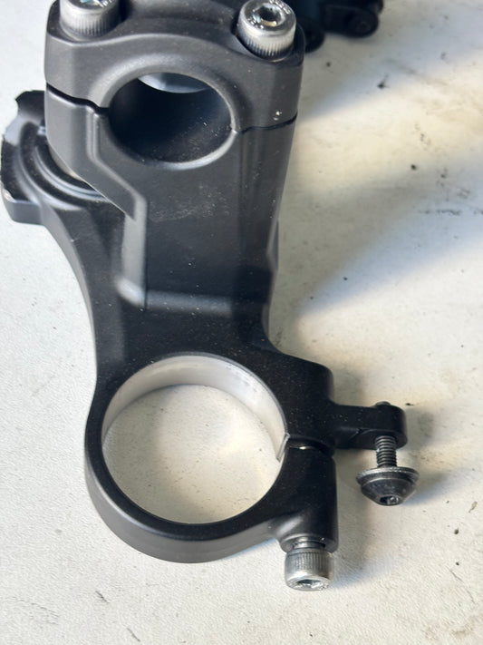 Té supérieur pontet  yamaha mt 07 mt07 2025