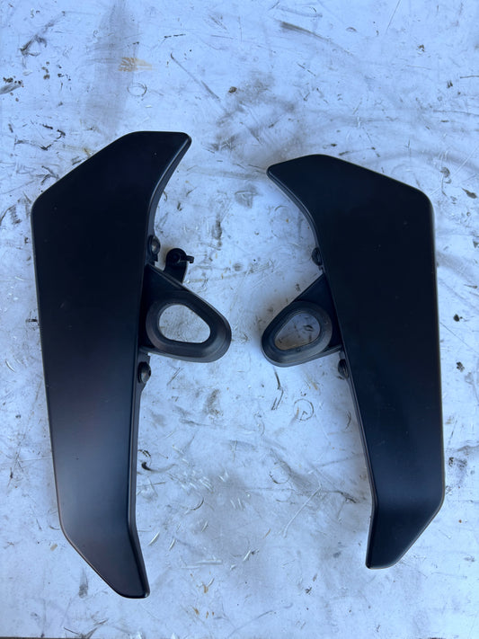 Paar Kühlerhutzenschutz / Blinkerhalter für Yamaha MT09 2017-2020