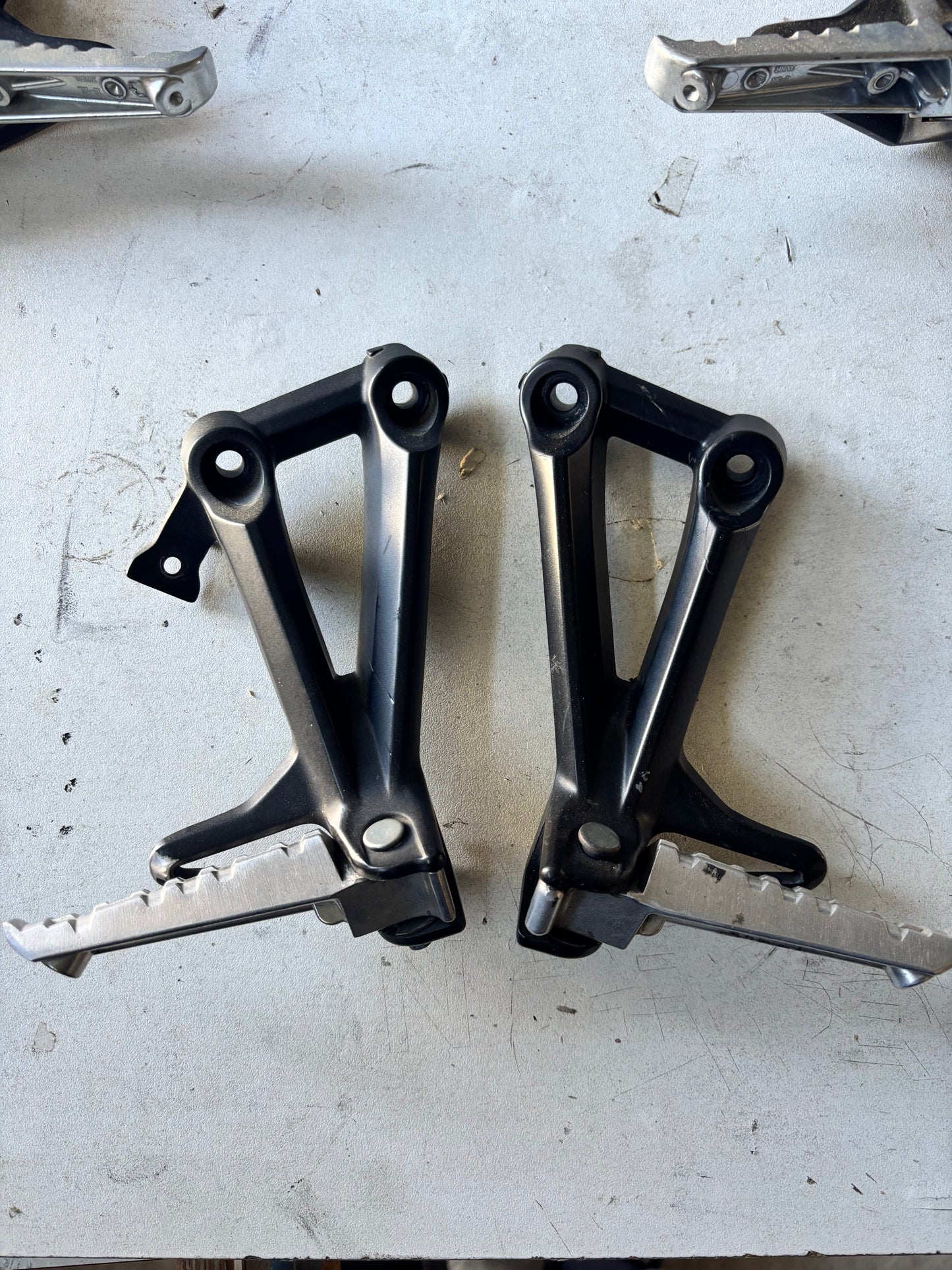Paire platine cale pied arrière Yamaha mt09 2013/2020
