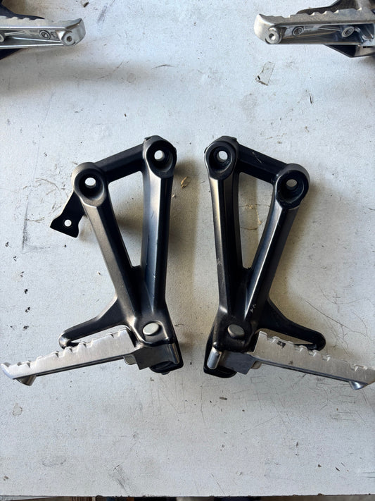 Paire platine cale pied arrière Yamaha mt09 2013/2020