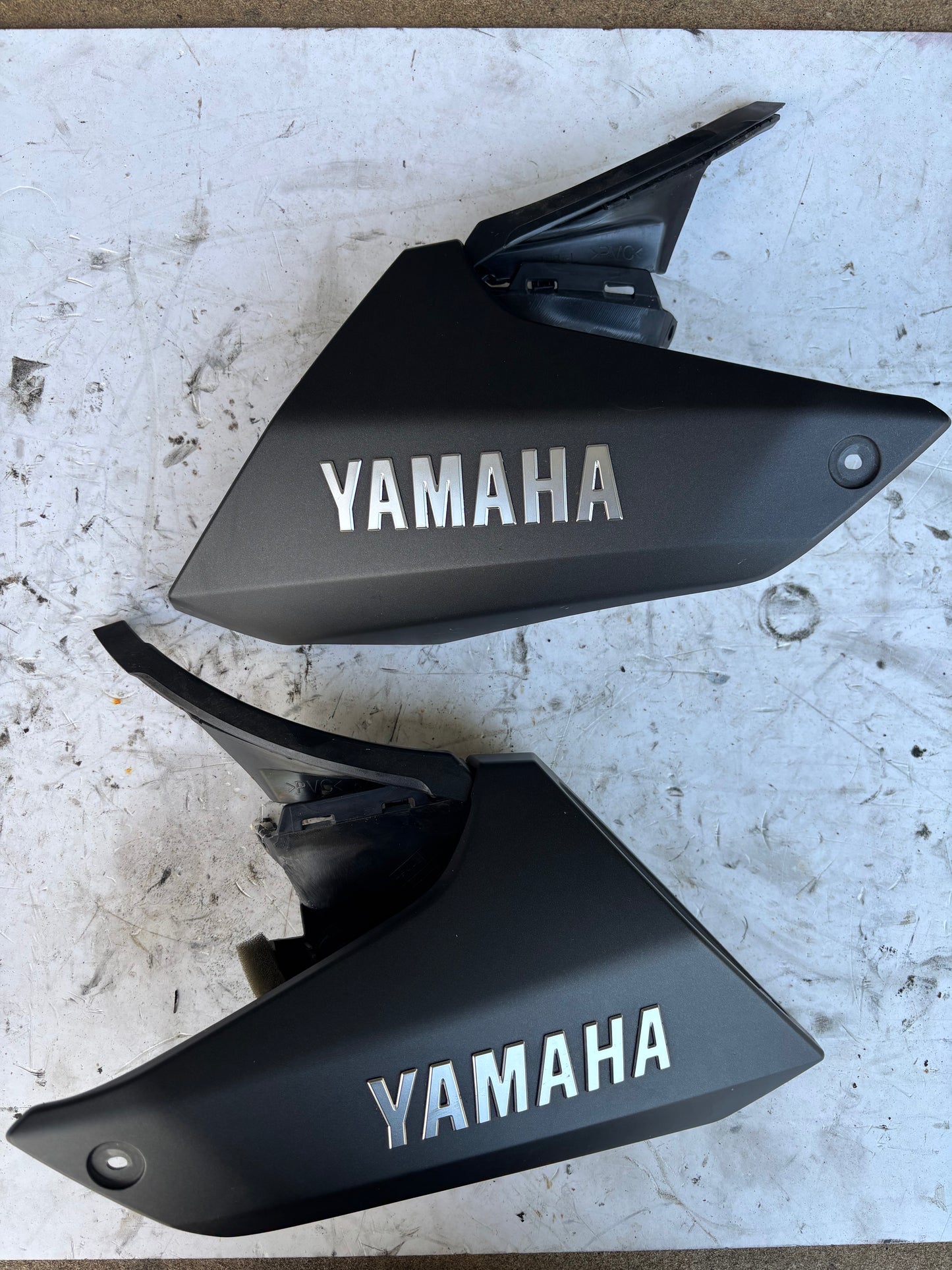 Rechte und linke Lufthutze für Yamaha MT 09 2013-2016 Tank