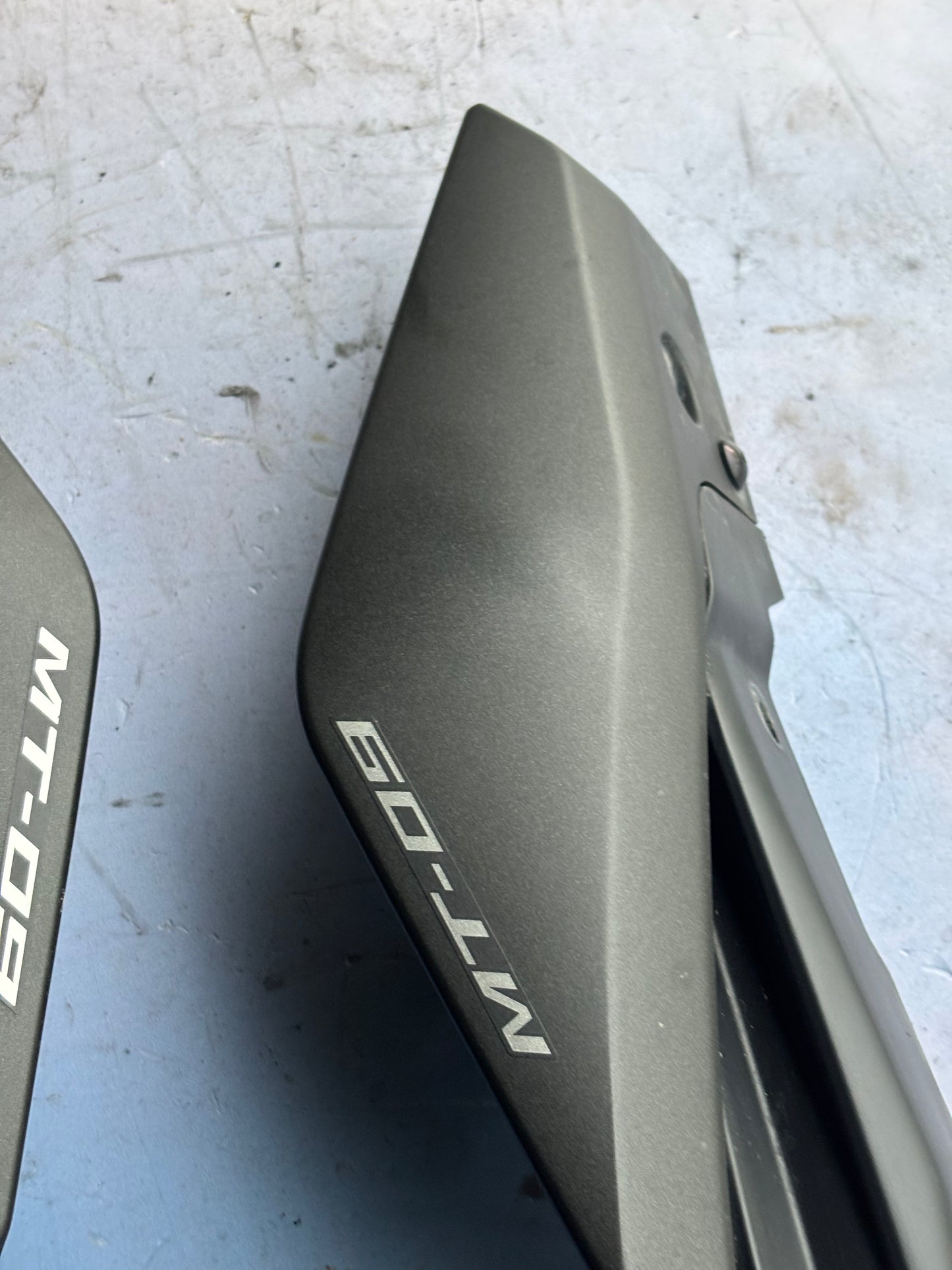 Rechte und linke Heckrumpfverkleidung Yamaha MT 09 2013/2016