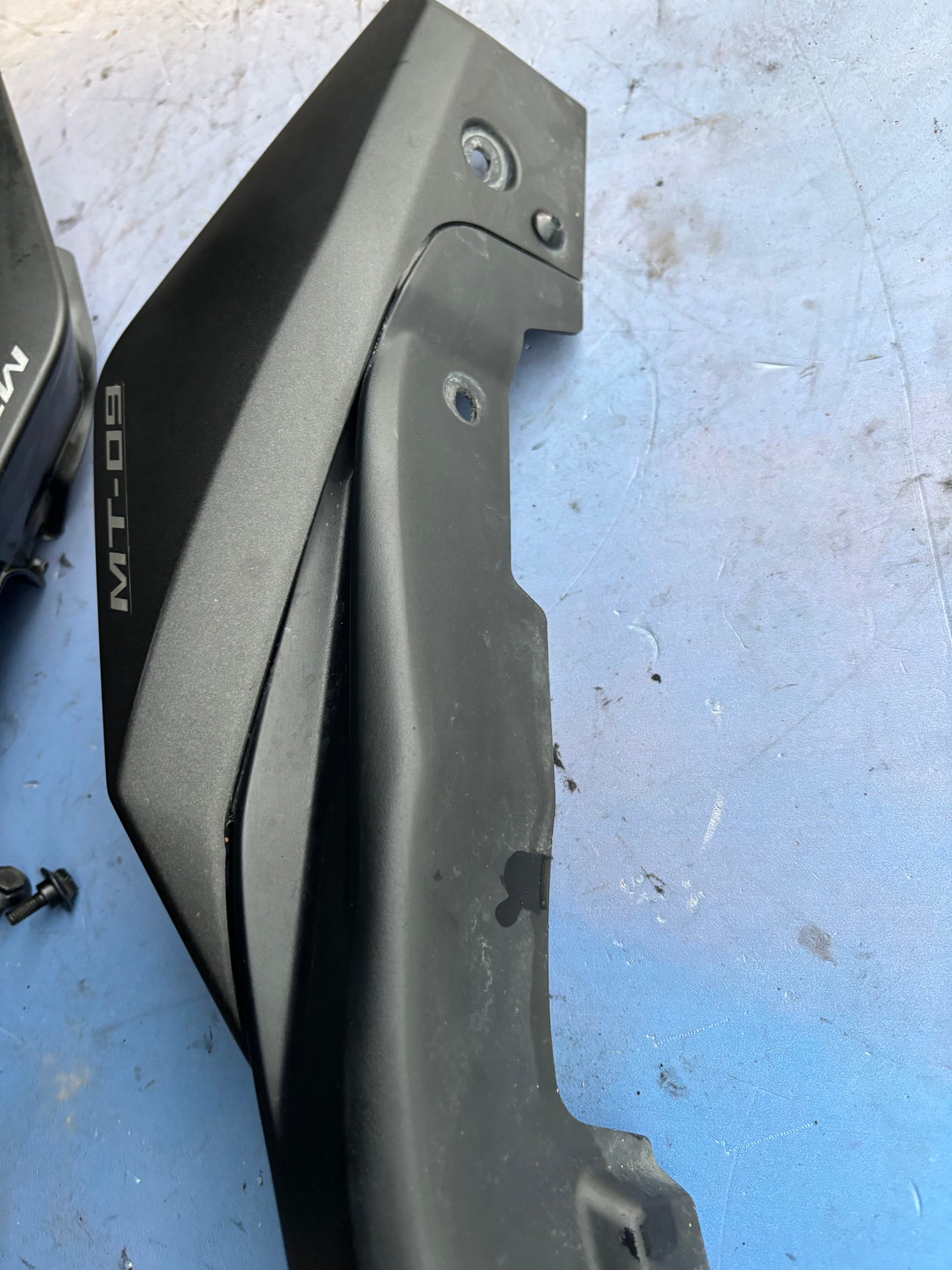 Rechte und linke Heckrumpfverkleidung Yamaha MT 09 2013/2016