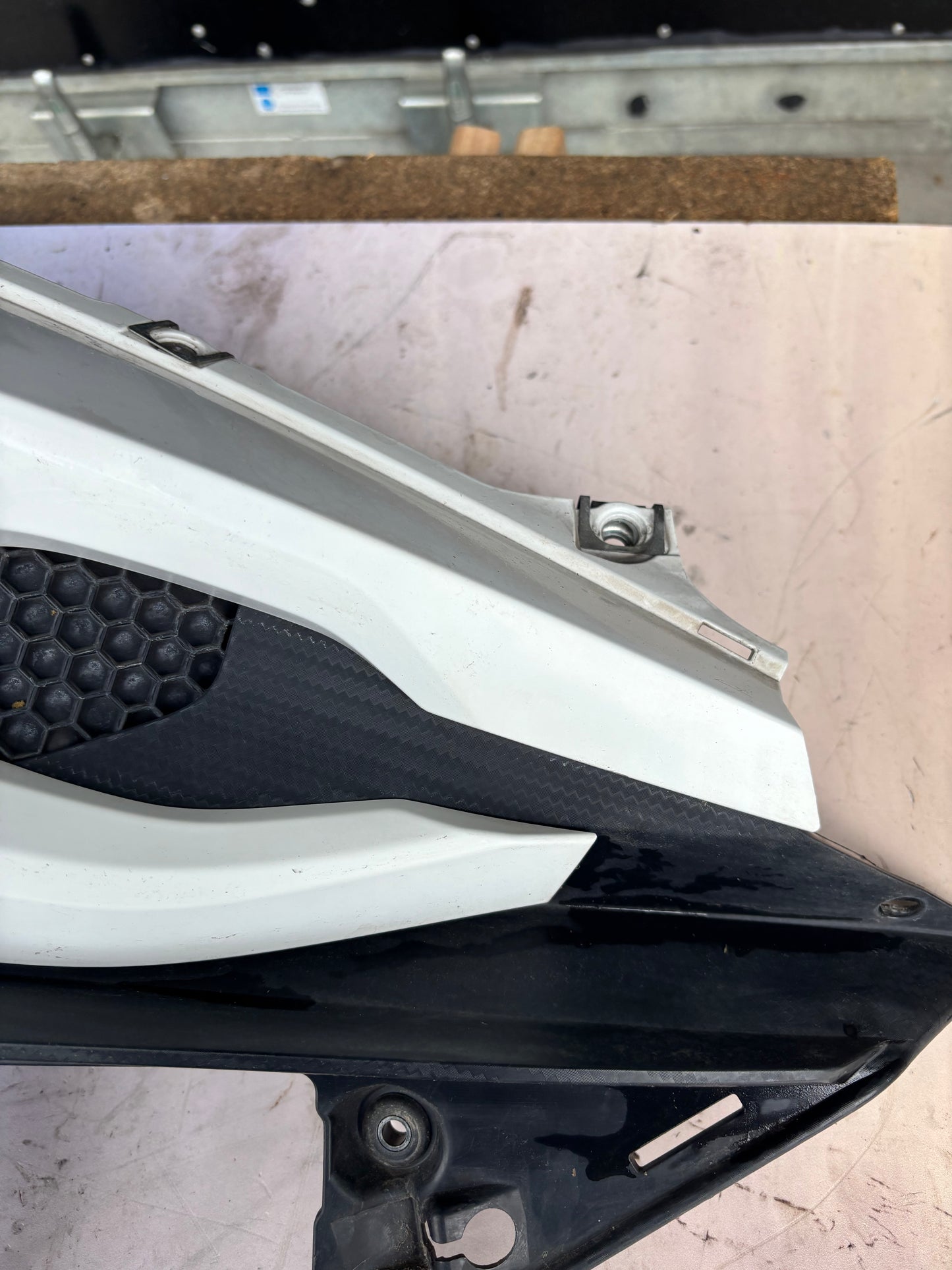 Rechte Lufthutze mit Seitenstütze Yamaha Tracer 900 2015/2017