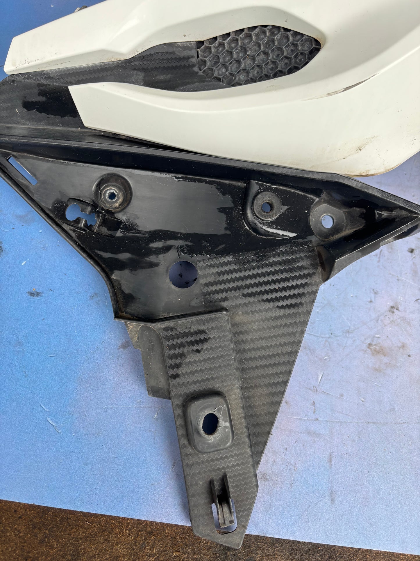 Linke Hutze mit Seitenstütze Yamaha Tracer 900 2015/2017