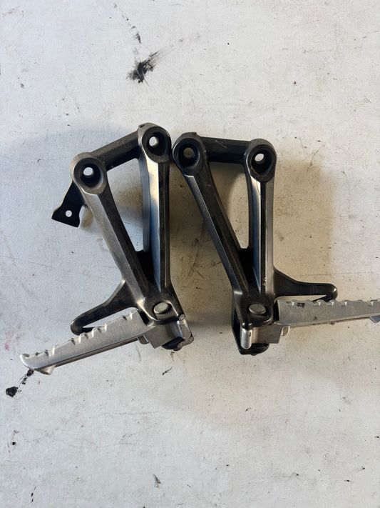 Paire platine cale pied arrière Yamaha mt09 2013/2020