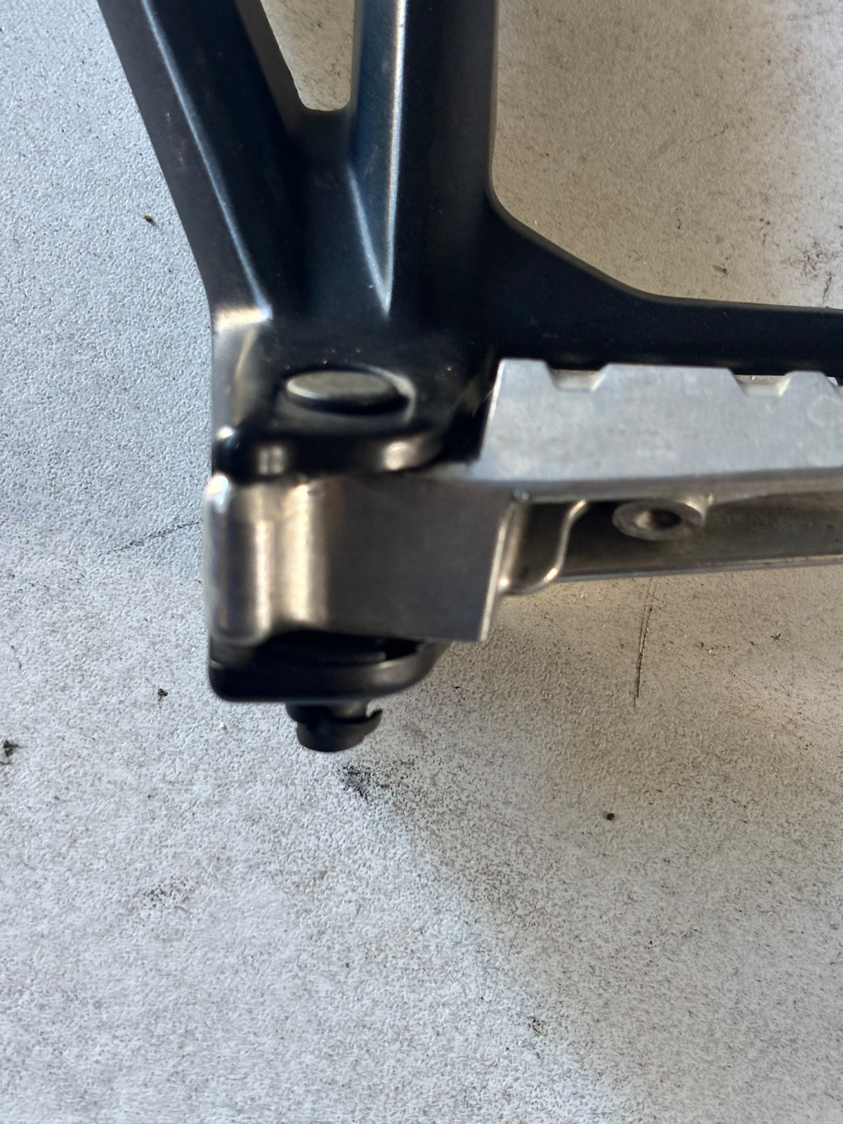 Platine arrière gauche Yamaha mt09 2013/2020