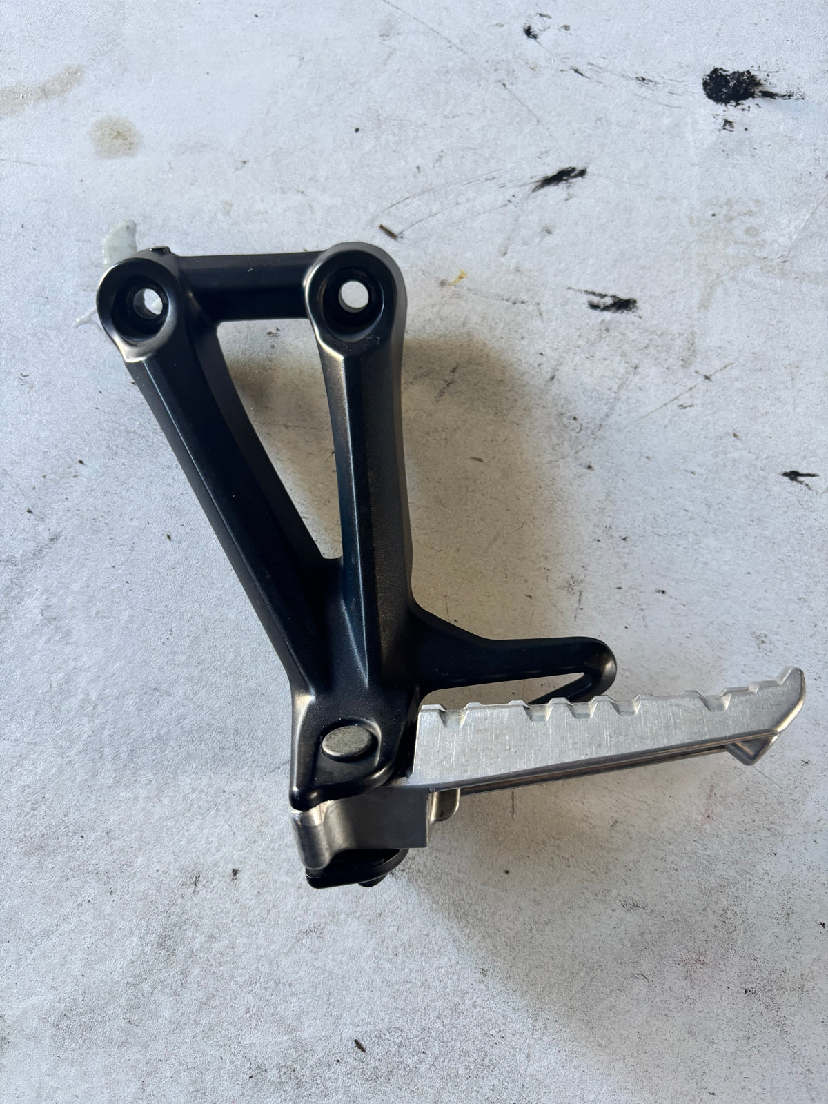Platine arrière gauche Yamaha mt09 2013/2020